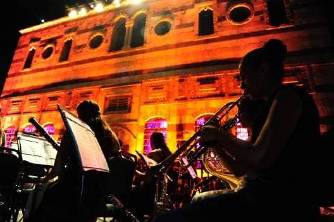 (180718) -- DAMASCUS, July 18, 2018 -- A Syrian orchestra play during a concert held in the Qasr al-Azem palace in the ancient part of the capital Damascus, Syria on July 17, 2018. ) (qxy) SYRIA-DAMASCUS-CONCERT AmmarxSafarjalani 