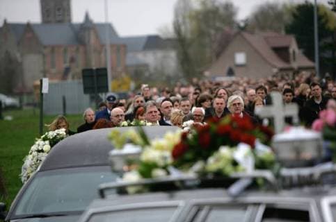 - MACHELEN AAN DE LEIE, BELGIUM: Friend Joop Schafthuizen walks behind the hearse during the funeral ceremony of Dutch writer Gerard Reve, Saturday 15 April 2006 in Machelen aan de Leie. Gerard Reve died Saturday 08 April 2006 on the age of 82. LIEVENxVANxASSCHE  x4197488x