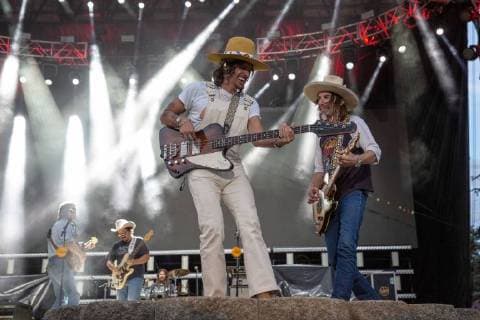Entertainment Bilder des Tages July 19, 2018 - Twin Lakes, Wisconsin, U.S - MARK WYSTRACH, CAMERON DUDDY and JESS CARSON of Midland during the Country Thunder Music Festival in Twin Lakes, Illinois Twin Lakes U.S. - ZUMAs135 20180719_zap_s135_050 Copyright: xDanielxDeSloverx