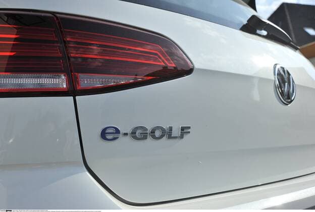 Feature Symbol VW E Golf 07 18 thg germany german german company Volkswagen electric golf e mobility e motion car electric car mobility charging electricity german electric car cross outside