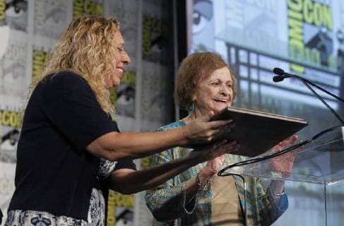 July 20, 2018 - San Diego, CA, USA - SAN DIEGO, July 20, 2018 Joye Murchison Kelly, 94, right, ghost writer of Wonder Woman , receives the Bill Finger Award for Excellence in Comic Book Writing from Bill Finger s granddaughter Athena Finger during the Will Eisner Comic Industry Awards ceremony at the Hilton Bayfront in San Diego on Friday. Hayne Palmour IV San Diego Union-Tribune Mandatory Credit: HAYNE PALMOUR IV SAN DIEGO UNION-TRIBUNE ZUMA PRESS San Diego Union-Tribune Hayne Palmour IV copyright 2018 San Diego USA - ZUMAs44_ 20180720_zaf_s44_065 Copyright: xHaynexPalmourxIvx