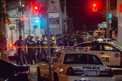 News Themen der Woche News Bilder des Tages July 23, 2018 - Toronto, Ontario, Canada - Toronto, CAN, 23 Jul 2018 - Toronto Mayor John Tory addresses the media after as many as 15 people have been shot, two have died, after a gunman opened fire on Danforth avenue West of Logan Avenue Sunday evening shortly after 10 PM on July 22, 2018. Toronto Canada - ZUMAb167 20180723_zap_b167_008 Copyright: xVictorxBirox