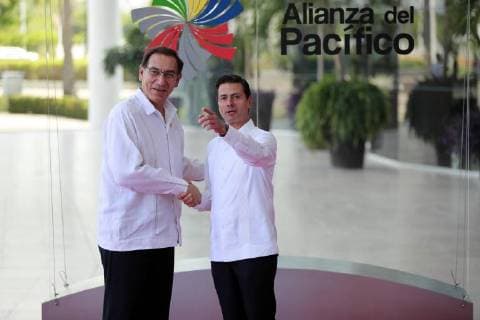 Mexican President Enrique Pena Nieto (R) welcomes the Peruvian President Martín Vizcarra (L) during the 13th Summit of the Pacific Alliance in Puerto Vallarta, Mexico, 24 July 2018. The Summit is being held this July 23 and 24 in the resort of Puerto Vallarta, in the Mexican Pacific. 13th Summit of the Pacific Alliance, in Mexico !ACHTUNG: NUR REDAKTIONELLE NUTZUNG!  Copyright: xJosexMendezx MEX01 20180724-636680553455802241
