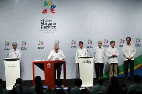 (L-R) Presidents Tabare Vazquez of Uruguay; Michel Temer of Brazil; Enrique Pena Nieto of Mexico; Sebastian Pinera of Chile; Juan Manuel Santos of Colombia, and Martin Vizcarra of Peru, take part in a joint press conference at the 13th Summit of the Pacific Alliance in Puerto Vallarta, Mexico, 24 July 2018. The Summit is being held this July 23 and 24 in the resort of Puerto Vallarta, in the Mexican Pacific. 13th Summit of the Pacific Alliance, in Mexico !ACHTUNG: NUR REDAKTIONELLE NUTZUNG!  Copyright: xJosexMendezx MEX01 20180724-636680631589028800