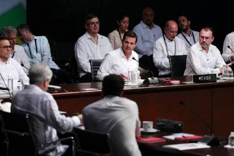 Mexican President Enrique Pena Nieto (C) speaks next to his Foreign Minister Luis Videgaray (R) during the 13th Summit of the Pacific Alliance in Puerto Vallarta, Mexico, 24 July 2018. The Summit is being held this July 23 and 24 in the resort of Puerto Vallarta, in the Mexican Pacific. 13th Summit of the Pacific Alliance, in Mexico !ACHTUNG: NUR REDAKTIONELLE NUTZUNG!  Copyright: xJosexMendezx MEX01 20180724-636680632265439087