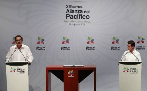 Peruvian President Martin Vizcarra (L) and his Mexican counterpart Enrique Pena Nieto (R) speak during the 13th Summit of the Pacific Alliance in Puerto Vallarta, Mexico, 24 July 2018. The leaders of the Pacific Alliance and the Mercosur signed a joint plan declaration to promote free trade and integration in the Latin American region. 13th Summit of the Pacific Alliance, in Mexico !ACHTUNG: NUR REDAKTIONELLE NUTZUNG!  Copyright: xJosexMendezx MEX09 20180725-636680805724188782