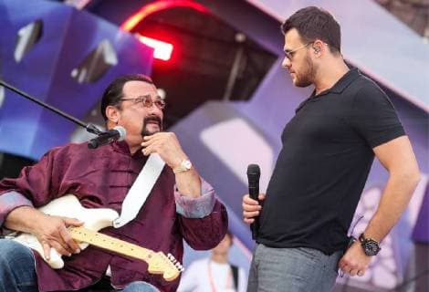 BAKU, AZERBAIJAN - JULY 26, 2018: Actor Steven Seagal (L) and Crocus Vice President, singer Emin Agalarov ahead of the opening of the Zhara music festival at the Sea Breeze Resort hotel. Vyacheslav Prokofyev TASS  TS08AC86