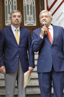 July 26, 2018 - EUM20180726POL03.JPG.CIUDAD DE MEXICO.- TransitionTransicion- Juan Ramon de la Fuente.- En conferencia de prensa afuera de su casa de transicion, Andres Manuel Lopez Obrador, virtual presidente electo, invita a Juan Ramon de la Fuente, ex rector de la UNAM, para ser embajador de Mexico en la Organizacion de las Naciones Unidas (ONU), este 26 de julio de 2018. Foto: Agencia EL UNIVERSALAgustin SalinasEELG  - ZUMAu78_ 20180726_zaf_u78_025 Copyright: xElxUniversalx