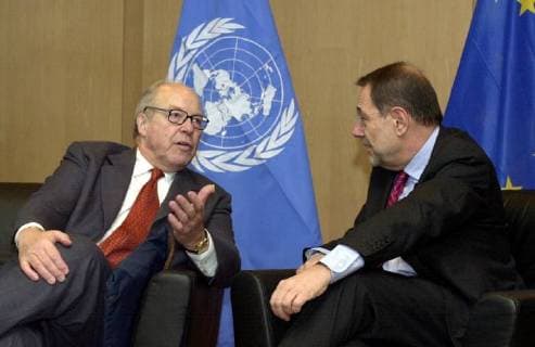 BRU03 - - BRUSSELS, BELGIUM : Chief of United Nations weapons inspectors Hans Blix (L) chats with EU foreign policy chief Javier Solana (R), as he arrived on Thursday 16 January 2003 in Brussels EU building to brief Europe council on the weapons inspections in Irak. HERWIGxVERGULT  x1143186x