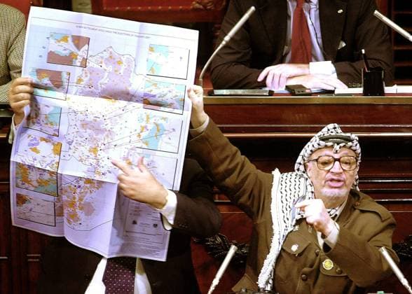 BRU28 - - BRUSSELS, BELGIUM : (FILES) A picture dated Thursday 31 May 2001 shows President of the Palestinian Authority Yasser Arafat using a map of Palestina to illustrate his speech at the Belgian Senate in Brussels. Teams of doctors from Jordan and other Arab states have been summoned to Ramallah to examine Palestinian Authority President Yasser Arafat whose health dramatically deteriorated over the past several days, reports said Thursday 28 October 2004. The 75-year-old Palestinian President was in unstable condition, a senior Palestinian official who spent the night with the ailing Palestinian president said in remarks reported Thursday morning. The unnamed official, quoted by Israel¿s Itim newsagency, said Arafat has been unable to eat or drink properly since Wednesday afternoon. Arafat¿s wife, Suha, was expected to arrive in Ra  x2329760x