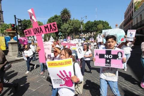 July 29, 2018 - EUM20180729NAC01.JPG.PUEBLA, Pue.- Protest Protesta-Puebla.-29 de julio 2018.- Familiares y ciudadanos marcharon nuevamente este domingo por calles del centro de esta capital, en protesta por la muerte de Zendy Guadalupe Flores, estudiante de 16 anos que fue asesinada el pasado 11 de julio. Exigen el esclarecimiento del feminicidio. Foto: Agencia EL UNIVERSAL RCC.  - ZUMAu78_ 20180729_zaf_u78_060 Copyright: xOmarxContrerasx
