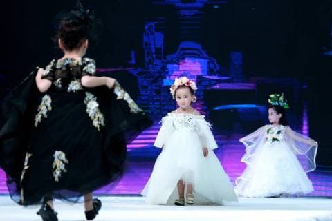 July 30, 2018 - Zhengzh, Zhengzh, China - Zhengzhou, CHINA-The kid model contest is held in Zhengzhou, central China s Henan Province. Zhengzh China  - ZUMAs145 20180730_zaa_s145_121 Copyright: xYuanxXiaoqiangx