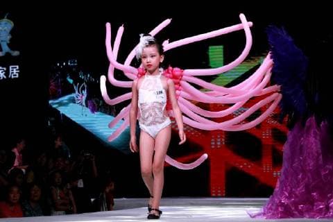 July 30, 2018 - Zhengzh, Zhengzh, China - Zhengzhou, CHINA-The kid model contest is held in Zhengzhou, central China s Henan Province. Zhengzh China  - ZUMAs145 20180730_zaa_s145_135 Copyright: xYuanxXiaoqiangx