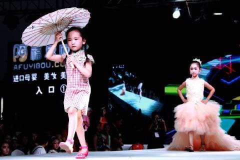 Entertainment Themen der Woche Entertainment Bilder des Tages July 30, 2018 - Zhengzh, Zhengzh, China - Zhengzhou, CHINA-The kid model contest is held in Zhengzhou, central China s Henan Province. Zhengzh China  - ZUMAs145 20180730_zaa_s145_177 Copyright: xYuanxXiaoqiangx