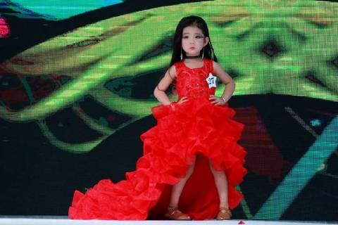July 30, 2018 - Zhengzh, Zhengzh, China - Zhengzhou, CHINA-The kid model contest is held in Zhengzhou, central China s Henan Province. Zhengzh China  - ZUMAs145 20180730_zaa_s145_179 Copyright: xYuanxXiaoqiangx