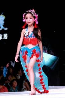 July 30, 2018 - Zhengzh, Zhengzh, China - Zhengzhou, CHINA-The kid model contest is held in Zhengzhou, central China s Henan Province. Zhengzh China  - ZUMAs145 20180730_zaa_s145_187 Copyright: xYuanxXiaoqiangx