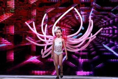 Kid model contest held in Central China The kid model contest is held in Zhengzhou, central China s Henan Province. CHINA OUT Zhengzhou Zhengzhou China  YuanxXiaoqiang