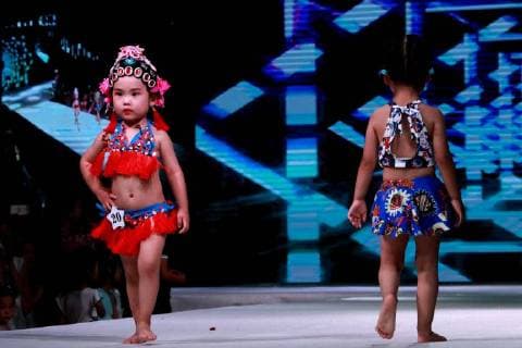 Kid model contest held in Central China The kid model contest is held in Zhengzhou, central China s Henan Province. CHINA OUT Zhengzhou Zhengzhou China  YuanxXiaoqiang