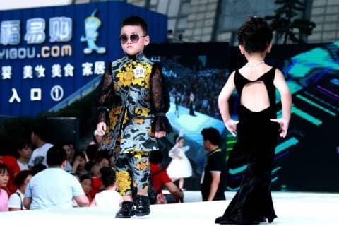 Kid model contest held in Central China The kid model contest is held in Zhengzhou, central China s Henan Province. CHINA OUT Zhengzhou Zhengzhou China  YuanxXiaoqiang