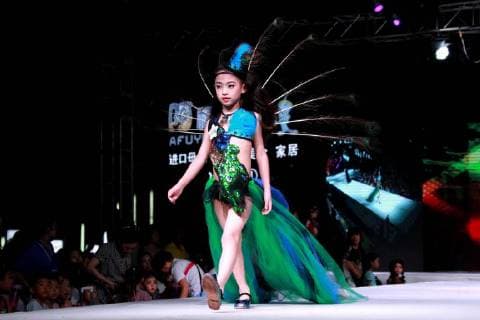 Kid model contest held in Central China The kid model contest is held in Zhengzhou, central China s Henan Province. CHINA OUT Zhengzhou Zhengzhou China  YuanxXiaoqiang