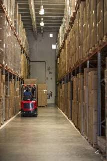 IMAGO Creative: Business, Inflation und Lieferketten Worker operating forklift truck  Copyright: FrédéricxCirou B61462330