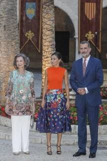 Entertainment Themen der Woche Entertainment Bilder des Tages MADRID, SPAIN ? AUGUST 03: Queen Letizia, Queen Sofia and King Felipe attend the authorities dinner at Almudaina palace in Palma de Mallorca, Spain on the 3rd of August of 2018. Copyright: xJimmyxOlsenx