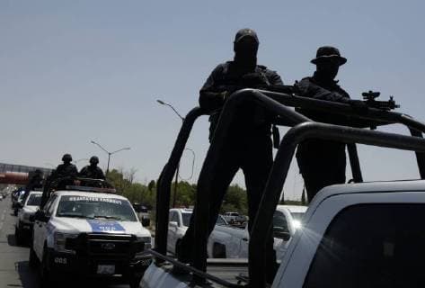 Hundreds of state police arrive to the border city of Juarez, Mexico, on 4 August 2018. The murder of a gang leader killed in a prison in the northern Mexican state of Chihuahua detonated violence in the border city of Ciudad Juarez, where in just 20 hours they killed more than 30 people. On August 2, after a spectacular brawl between inmates of the prison Aquiles Serdán in the capital city of Chihuahua, Juan Arturo Padilla, alias El Genio, was stabbed to death. In 20 hours 30 people die in Mexico after murder of gang leader !ACHTUNG: NUR REDAKTIONELLE NUTZUNG!  Copyright: xHéctorxDayerx MEX050 20180805-636690404972802635