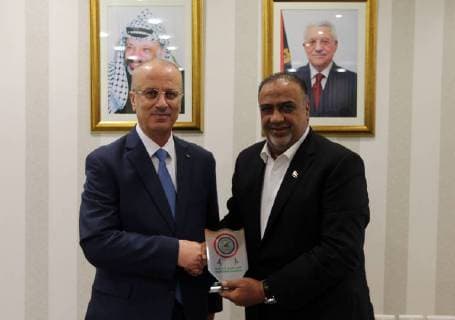 August 5, 2018 - Ramallah, West Bank, Palestinian Territory - Palestinian Prime Minister Rami Hamdallah, meets with the Iraqi team for football in the West Bank city of Ramallah on August 5, 2018 Ramallah Palestinian Territory - ZUMAap3_ 20180805_zaf_ap3_006 Copyright: xPrimexMinisterxOfficex