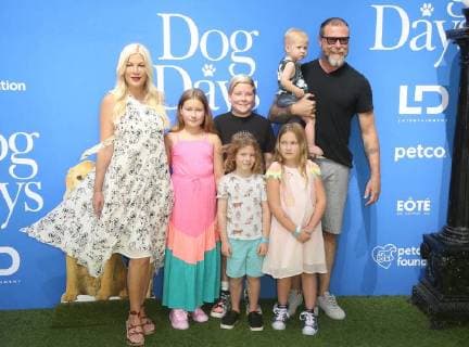 CENTURY CITY, CA - AUGUST 5: Tori Spelling, Dean McDermott, Stella Doreen McDermott, Hattie Margaret McDermott, Liam Aaron McDermott, Finn Davey McDermott, Beau Dean McDermott, at Premiere Of LD Entertainment s Dog Days at The Atrium at Westfield Century City, California on August 5, 2018. Copyright: xFayexSadoux