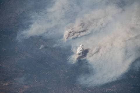 News Bilder des Tages August 6, 2018 - Space - Image Released Today: The Earth, in all its majesty and its tragedy, is the subject of images taken aboard the International Space Station. This image of the Carr and Ferguson fires was captured by European Space Agency astronaut Alexander Gerst. California burning. These fires are frightening to watch, even from space. Here s a shout-out from space to all firefighters on this planet, my former colleagues. Stay safe my friends! Gerst, wrote on his Twitter account. Space - ZUMAz03_ 20180806_sha_z03_062 Copyright: xNASAx