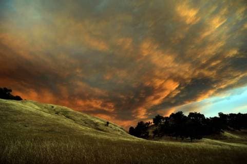 August 6, 2018 - Ukiah, California, USA - Ukiah, California, U.S. - Smoke rises above the hills north of Clear Lake. Ukiah USA - ZUMAw332 20180806_zap_w332_008 Copyright: xNealxWatersx