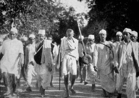 Scenes during Mahatma Gandhi’s famous Salt March. This march on foot to the sea coast at Dandi, on the eve of the Salt Satyagraha, 1930. This peaceful resistance was part of Gandhi s Non-violent opposition to British rule in India WorldxHistoryxArchive 917_05_WHA_094_0981