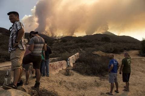 August 7, 2018 - Dallas, California, United States - Residents watch the smoke fill the air as the Holy Jim Trailhead fire approches their community. Dallas United States - ZUMAr164 20180807_zap_r164_001 Copyright: xChrisxRusanowskyx