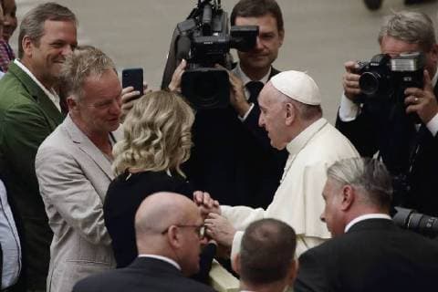 Entertainment Bilder des Tages August 8 2018- Vatican City State (Holy see) - British singer and actor STING at the Vatican with his wife, for the general audience with Pope Francis at the vatican Italy - ZUMAi15_ 20180808_zaf_i15_030 Copyright: xEvandroxInettix