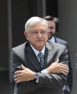 Mexiko, Oberstes Gericht bestätigt Wahl Obradors Mexico s President-elect Andres Manuel Lopez Obrador greets as he arrives at the Electoral Court of the Federation s Judicial Power, in Mexico City, Mexico, 08 August 2018. The Court validated the Mexican election and Obrador s victory. Mexican court declares Lopez Obrador President-elect after validating election !ACHTUNG: NUR REDAKTIONELLE NUTZUNG!  Copyright: xMarioxGuzmanx MEX01 20180808-636693572182962667