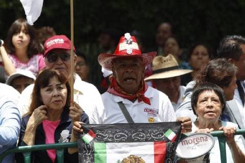 Mexiko, Oberstes Gericht bestätigt Wahl Obradors Sympathizers of Mexican President-elect Andres Manuel Lopez Obrador greet him as he arrives at the Electoral Court of the Federation s Judicial Power, in Mexico City, Mexico, 08 August 2018. The Court validated the Mexican election and Obrador s victory. Mexican court declares Lopez Obrador President-elect after validating election !ACHTUNG: NUR REDAKTIONELLE NUTZUNG!  Copyright: xMarioxGuzmanx MEX03 20180808-636693606439747063