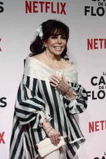 Mexican actress Veronica Castro poses during the red carpet of the presentation of the new Netflix series La Casa de las Flores (The House of the flowers), in Mexico City, Mexico, 08 August 2018. The premier of the Mexican production, created by director Manolo Caro and which addresses topics such as homosexuality and the recreational use of marijuana, will be on 10 August on the Netflix platform. Red carpet of the Netflix Mexican series La Casa de las Flores !ACHTUNG: NUR REDAKTIONELLE NUTZUNG!  Copyright: xJosexMendezx CMX01 20180809-636693931220848286