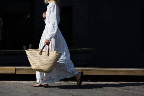 Entertainment Bilder des Tages A chic showgoer attending the Munthe runway show during Copenhagen Fashion Week - Aug 9, 2018 - CPHFW: Spring 2019 Street Style Day 3, Copenhagen Denmark  Copyright: xZachxChasex h_00535222