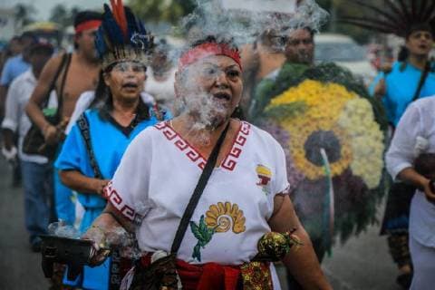 Indigenous Mexicans participate in a march commemorating the International Day of Indigenous Peoples, in Acapulco, Guerrero state, Mexico, 09 August 2018. The groups Gobernatura Nacional Indígena (GNI), Union de Indigenas Radicados of Acapulco, Rasa Red and Social Self-managed of Guerrero, burned a doll symbolizing US president Donald Trump, in protest of the separation of migrant children from their families. International Day of the World s Indigenous Peoples in Mexico !ACHTUNG: NUR REDAKTIONELLE NUTZUNG!  Copyright: xDAVIDxGUZMANx MEX44 20180809-636694507644845938