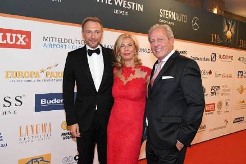 Leipzig 11 Charity Golf Tournament Leipzig Gala Evening Christian Lindner with organizer Steffen Goebel and his wife Lorita Copyright: xEIBNER RZYx EP_RZY