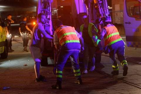 Several paramedics move one of the injured people to hospital after wooden gateway collapsed and dozens people fell into the sea during a concert in Vigo, northwestern Spain, late night 12 August 2018. Some 266 people were wounded, five of them are seriously injured, in the accident happened during a music concert held as part of O Marisquino Festival. A wooden gateway collapses during a concert in Vigo !ACHTUNG: NUR REDAKTIONELLE NUTZUNG!  Copyright: xSalvadorxSasx GRAF5276 20180813-636697479392558435