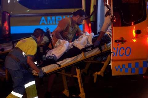 Several paramedics move one of the injured people to hospital after wooden gateway collapsed and dozens people fell into the sea during a concert in Vigo, northwestern Spain, late night 12 August 2018. Some 266 people were wounded, five of them are seriously injured, in the accident happened during a music concert held as part of O Marisquino Festival. A wooden gateway collapses during a concert in Vigo !ACHTUNG: NUR REDAKTIONELLE NUTZUNG!  Copyright: xSalvadorxSasx GRAF5295 20180813-636697479411621067