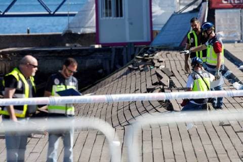Spanish scientific police members inspect a place where a wooden gateway collapsed on 13 August 2018 during the closing concert of the O Marisquino music festival, in Vigo, Galicia, northern Spain, 14 August 2018. Some 300 people were wounded in the accident happened last night during a music concert held as part of O Marisquino Festival. Accident during concert wounds 300 people !ACHTUNG: NUR REDAKTIONELLE NUTZUNG!  Copyright: xSalvadorxSasx GRAF5737 20180814-636698489752137481