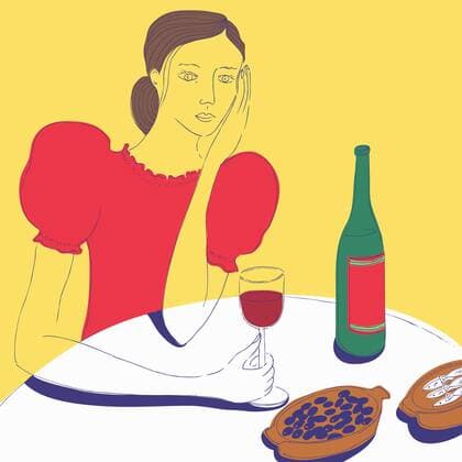 Frau trinkt Rotwein und isst Tapas  Copyright: xTrinaxDalzielx 12000061