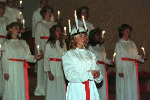 BRU031-07DEC97-BRUSSELS, BEL: Stockholm s Amadei Kammarkor (Amadei Chamber Choir) performs at the Conservatoire Royal of Brussels tonight to celebrate a Swedish tradition, the Santa Lucia.  x216801x