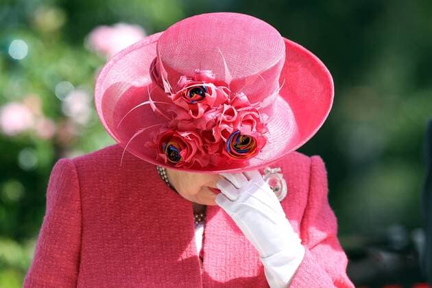 21 06 2018 Royal Ascot Windsor GBR UK HR Elizabeth the Second is not amused Ascot racecourse Ascot outside outdoor entering Emotion England English Europe European United Kingdom Queen Elisabeth Head lowered Circuit thoughtful Thoughtfulness not pleased not amused Portrait QF Queen Eli