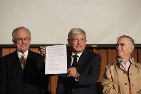 August 17 2018 EUM20180817POL06 JPG CITY OF MEXICO Transition Transition Presidency The elected president Andres Manuel Lopez Obrador during a press conference to present the technical opinions of the new Mexico City International Airport NAICM this August 17, 2018 Photo Agency EL UNIVERSAL MAR  - ZUMAu78_ 20180817_zaf_u78_053 Copyright: xJuanxCarlosxReyesx