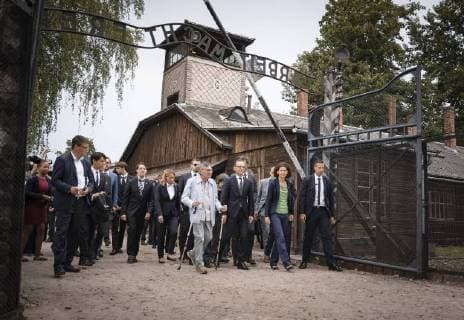 News Themen der Woche KW34 News Bilder des Tages Bundesaussenminister Heiko Maas, SPD, besucht das ehemalige deutsche Konzentrations- und Vernichtungslager Auschwitz-Birkenau, Stammlager Auschwitz I in Brzezinka, 20.08.2018. Brzezinka Polen *** Federal Foreign Minister Heiko Maas SPD visited the former German concentration and extermination camp Auschwitz Birkenau main camp Auschwitz I in Brzezinka 20 08 2018 Brzezinka Poland Copyright: xXanderxHeinlx
