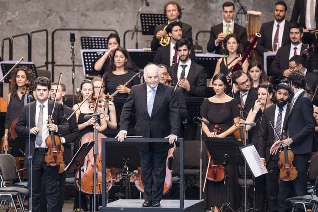 19 West Eastern Divan Orchestra conductor Daniel Barenboim left violinist Michael Barenboim son of live in the Berlin Waldbuehne on 19 08 18 classical orchestra music Berlin Germany Germany Copyright: xPOP-EYEx xBenxKriemannx POPEYE10102450