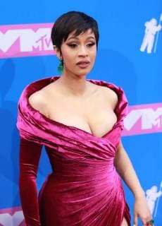Cardi B arrives on the red carpet at the 35th annual MTV Video Music Awards at Radio City Music Hall in New York City on August 20, 2018.  NYP20180820318 SERENAxXU-NING